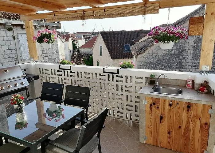 Ivana Apartman Trogir