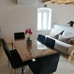 Διαμέρισμα Ivana *