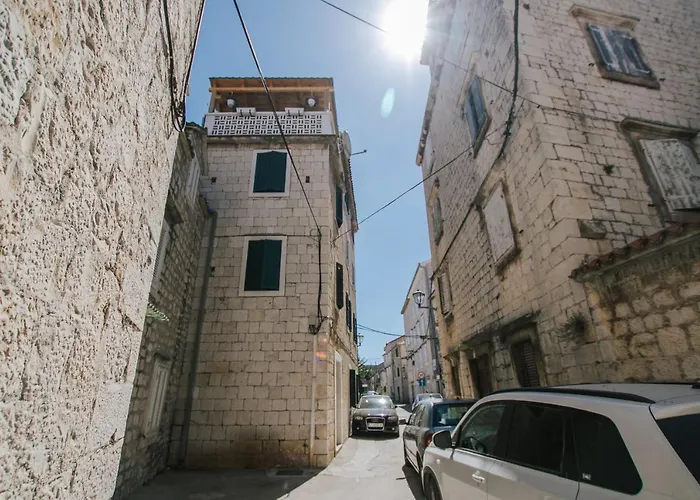 Ivana * Τρογκίρ