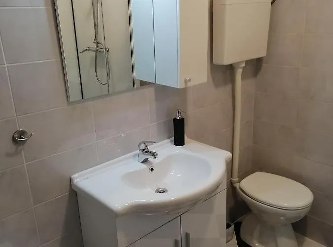 Ivana * Τρογκίρ